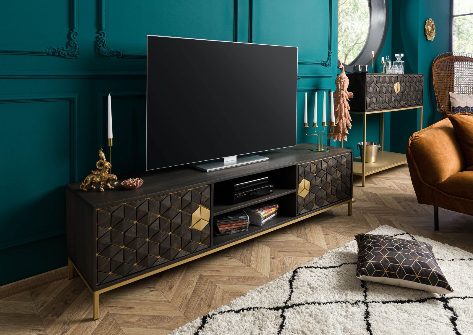 Diamond deals tv stand