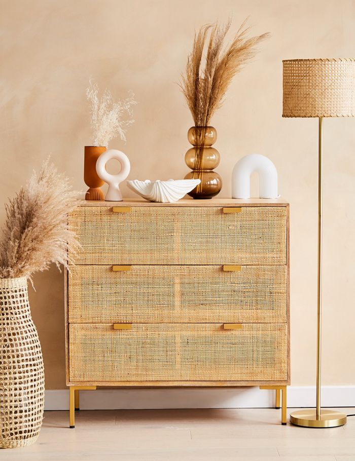 Small wicker store chest of drawers