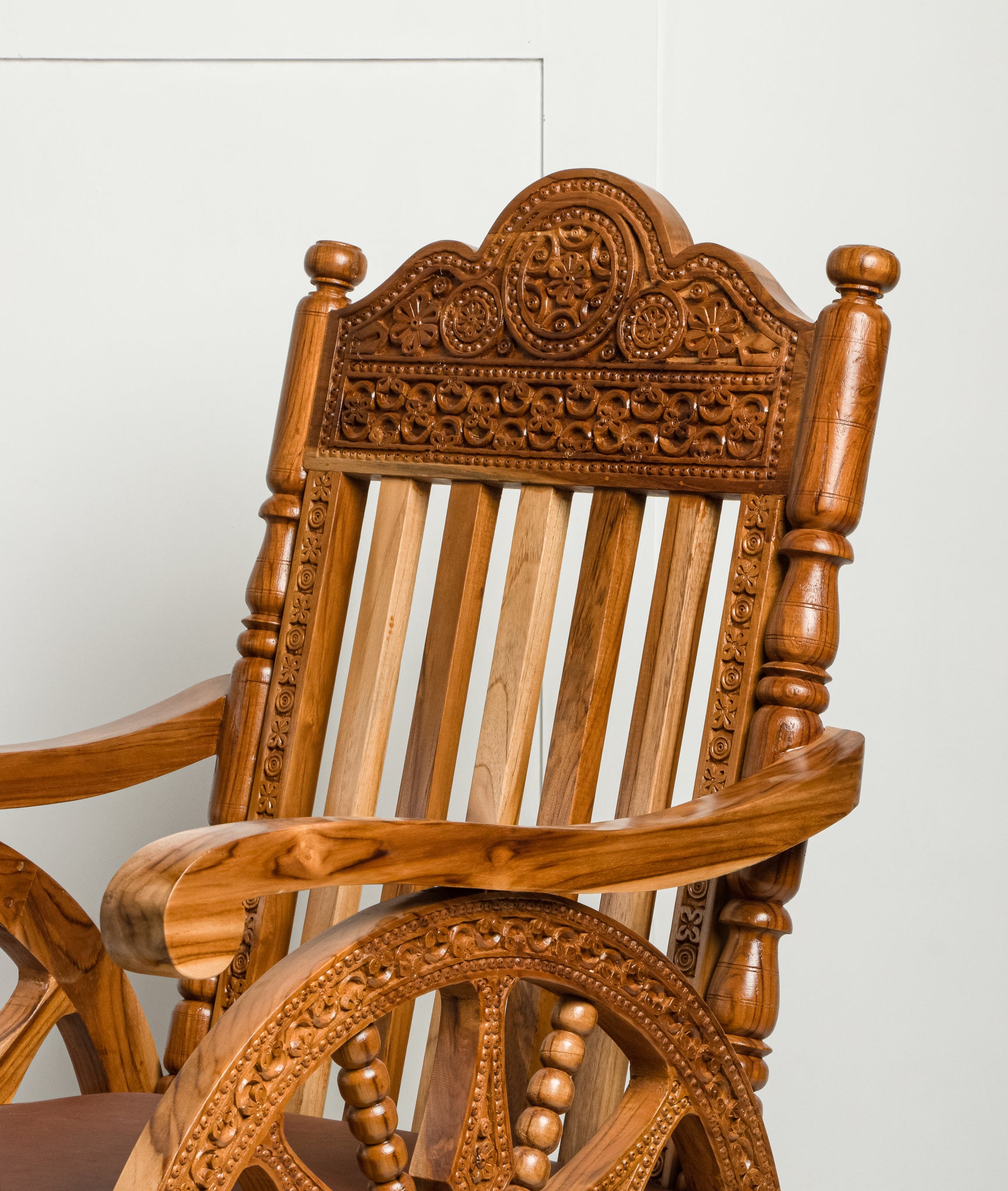 Aaram chair online design